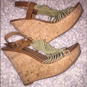 Mia Wedge